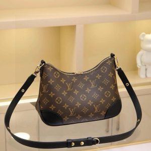 The compact handbag evokes vintage charm with Monogram canvas and reinforced leather trim. An adjustable strap allows for shoulder or crossbody carry, while a smooth zipper opening provides easy access to essentials. Dimensions: 27.0 x 16.0 x 10.0 cm